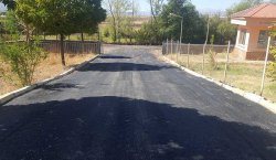 Okul yolu asfaltlandı