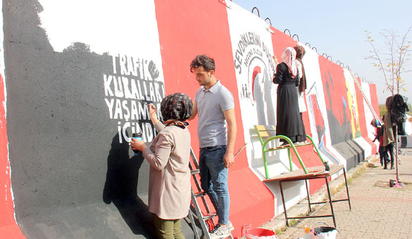 15 temmuz`u bariyerlere çizdiler