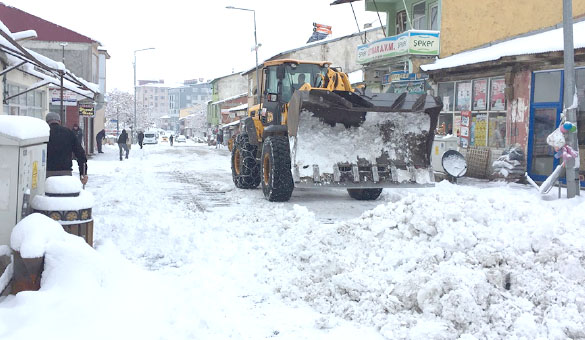 52 köy yolu ulaşıma kapandı