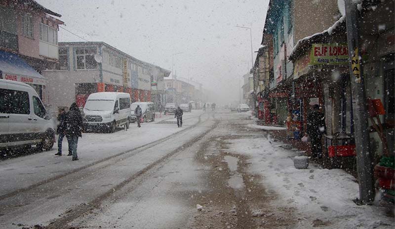 Karlıova`da kar yağışı