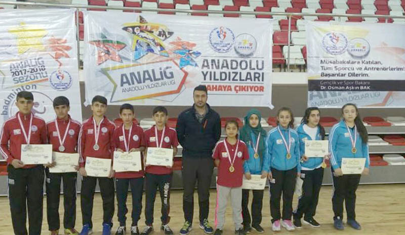 Badmintoncular çeyrek finalde