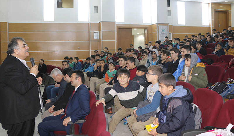 Öğrencilere kişisel gelişim konferansı