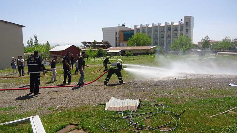 Geleceğin itfaiyecilerine uygulamalı eğitim