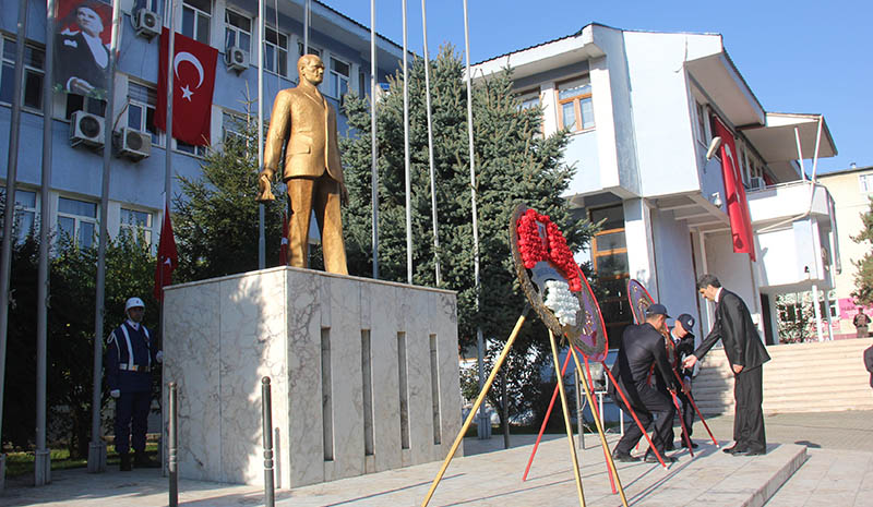 Atatürk, 80`inci yılında anıldı