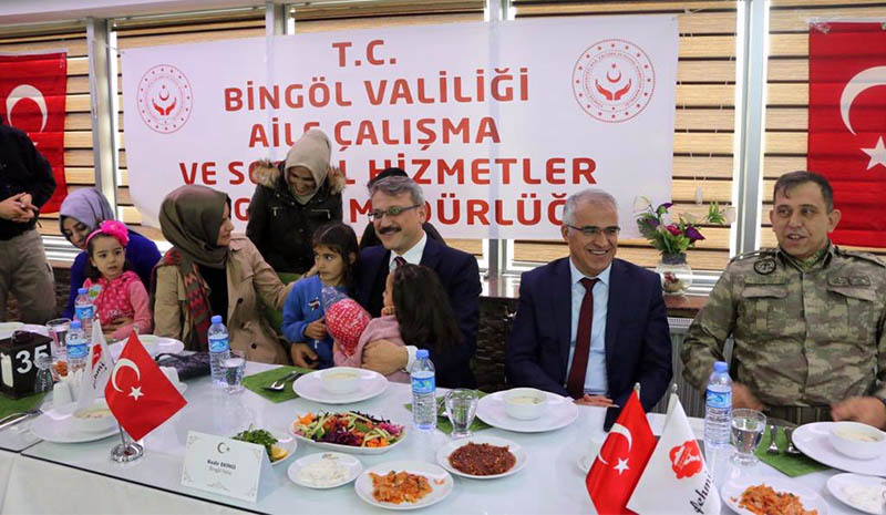 Talebiniz bizim için emirdir