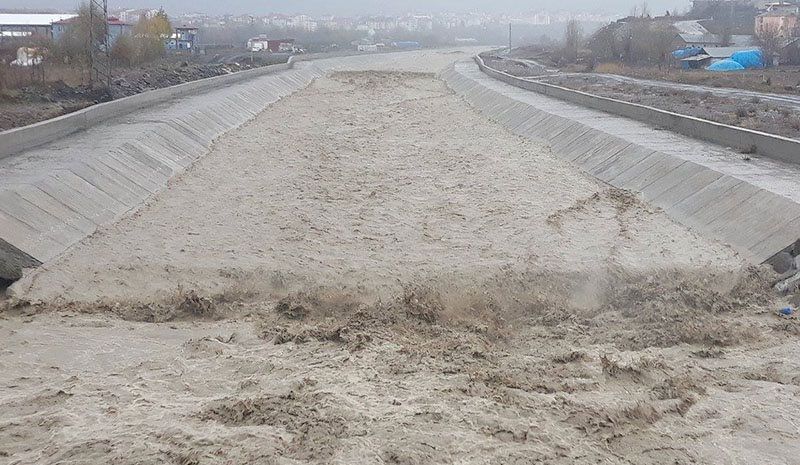 Yağış Çapakçur`u coşturdu!