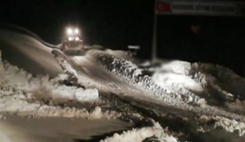 Etkili olan kar, 281 köy yolunu kapattı