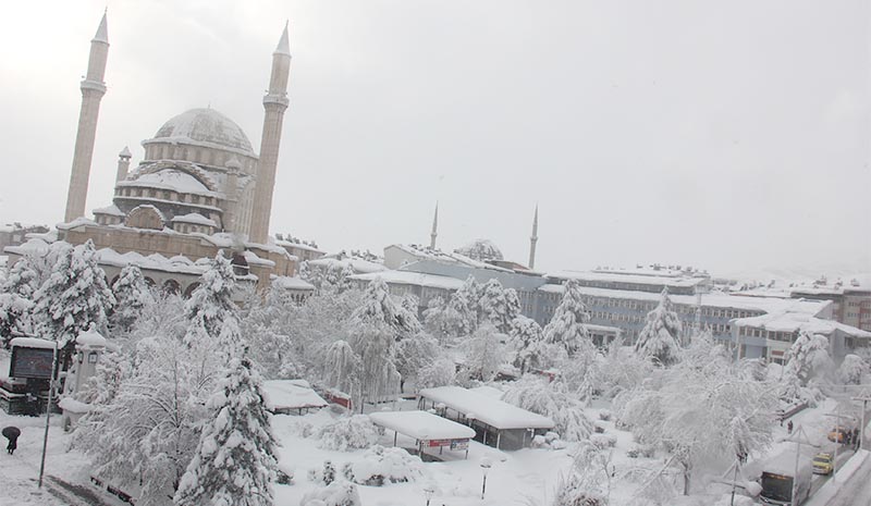 Şehir kara gömüldü