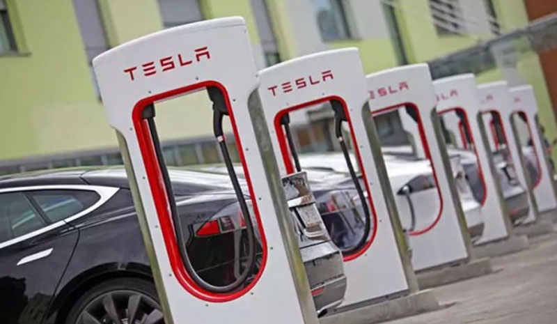 Tesla şarj istasyonlarına saldırı düzenlendi!