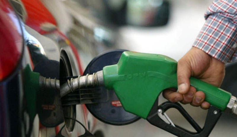 Benzine 6 kuruş zam geliyor