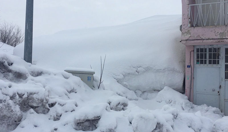 Karlıova`da kar yeniden etkisini gösterdi