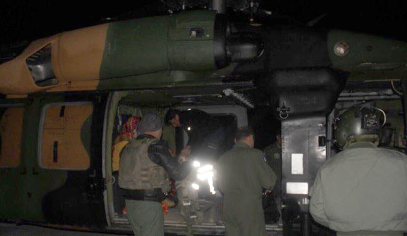 Askeri helikopter, hamile kadın için havalandı