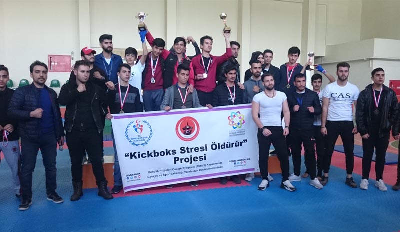 Kickboks turnuvası düzenlendi