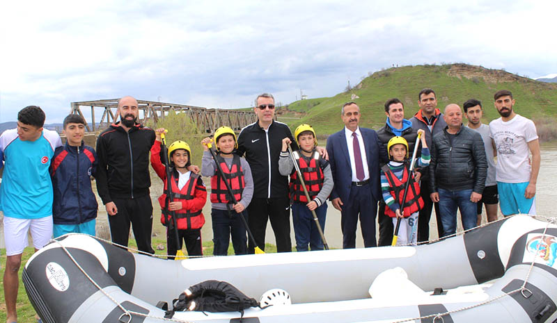 Murat Nehri`nde Rafting Heyecanı