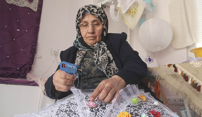 O, Bingöl`ün Boncukçu Teyze`si