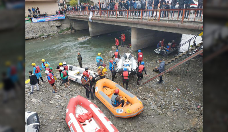 Rafting takımı göz dolduruyor