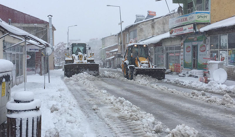 İşçilerin zorlu mesaisi başladı