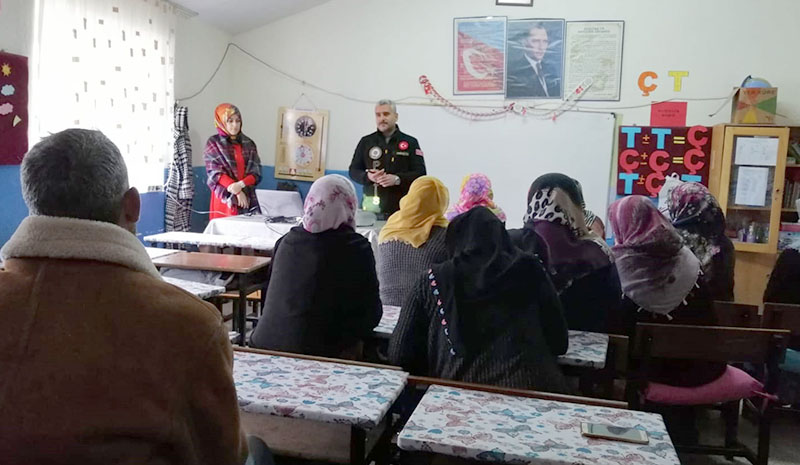 Öğretmen ve velilere uyuşturucu semineri verildi