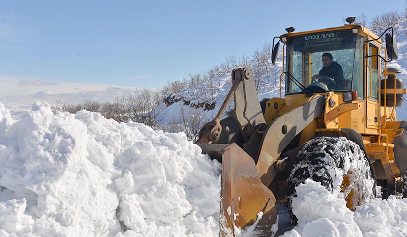 Kar, 21 köy yolunu ulaşıma kapattı