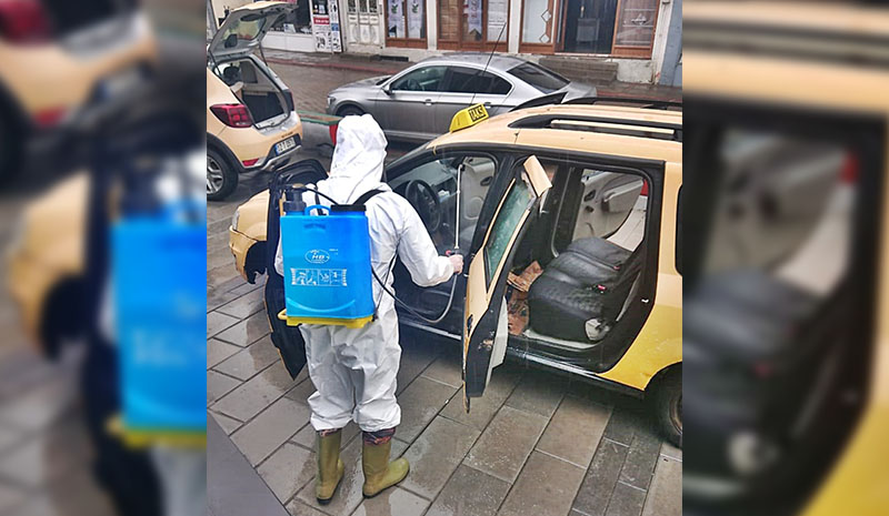Karlıova`da taksiler dezenfekte edildi