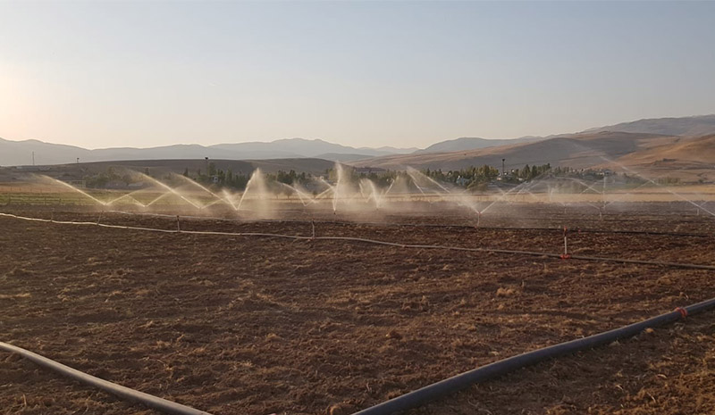 121 bin 670 dekar tarım arazisi sulanmaya başladı