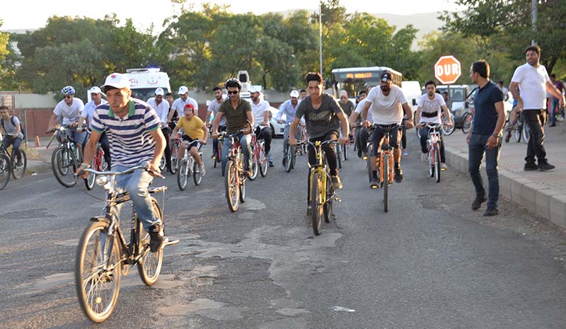 `Bisikletler Cumhuriyet Yolunda` yarışması