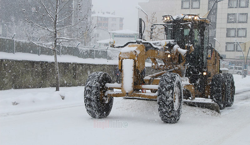 Bingöl`de kar çileye dönüştü, 281 köy yolu ulaşıma kapandı