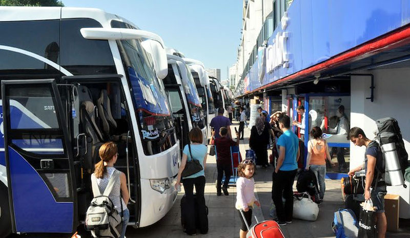 Normal bir güne göre 4 kat otobüs 3 kat uçak bileti satıldı