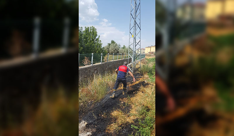 Leyleğin elektrik akımına kapılmasıyla çıkan yangın söndürüldü