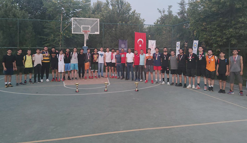 Sokak basketbolunda ödüller sahiplerini buldu