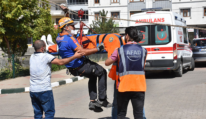 Genç İlçe Devlet Hastanesinde gerçeği aratmayan tatbikat