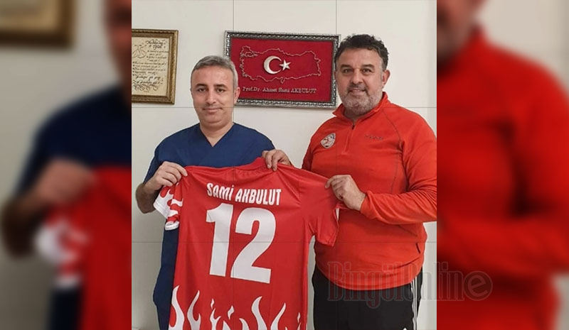 Akbulut, sporculara malzeme desteğinde bulundu