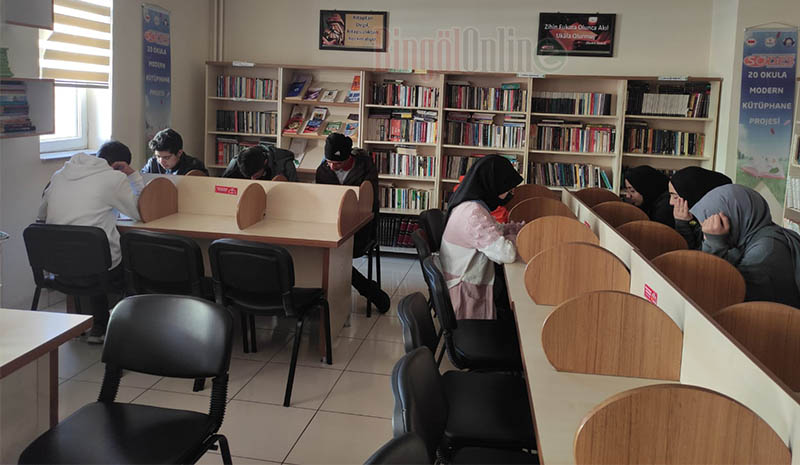 Öğrenciler okuduğu kitapları `mektuplaşarak` aktarıyor