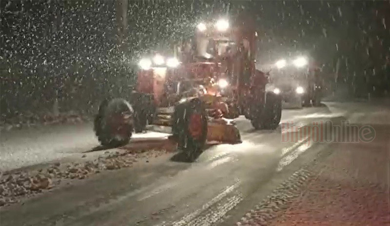 Karayolları ekiplerinin karla mücadelesi sürüyor