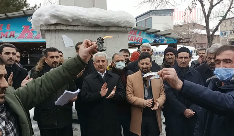 Esnaf faturaları yaktı, zammı protesto etti!