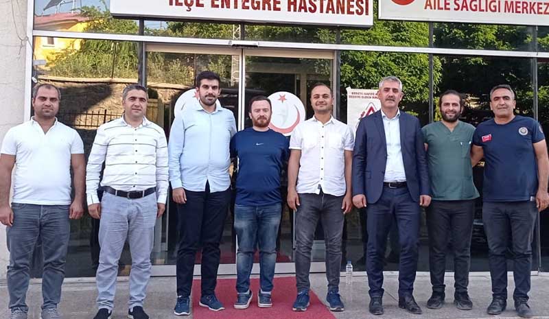 Gündoğdu, Adaklı`da sağlık çalışanlarını ziyaret etti