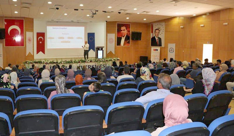 Özel öğrencilerin ailelerine yönelik konferans düzenlendi