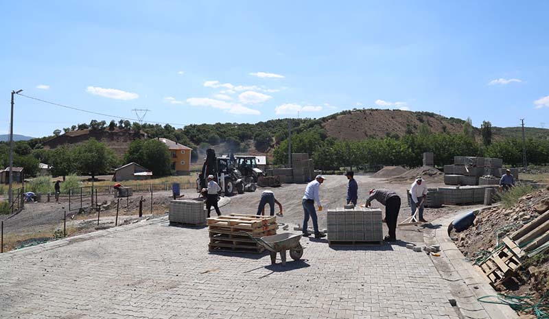 Belediye üstyapı çalışmalarını sürdürüyor