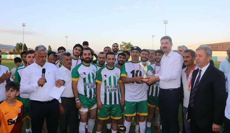 Kardeşlik turnuvasını kazanan Madragspor