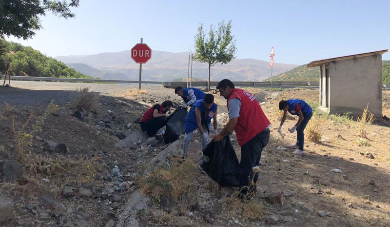 Solhan Gençlik Merkezi`nden çevre temizliği