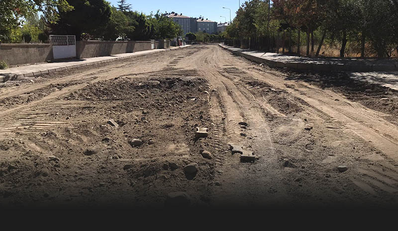 Bir aydır kapanan yol, isyan ettirdi