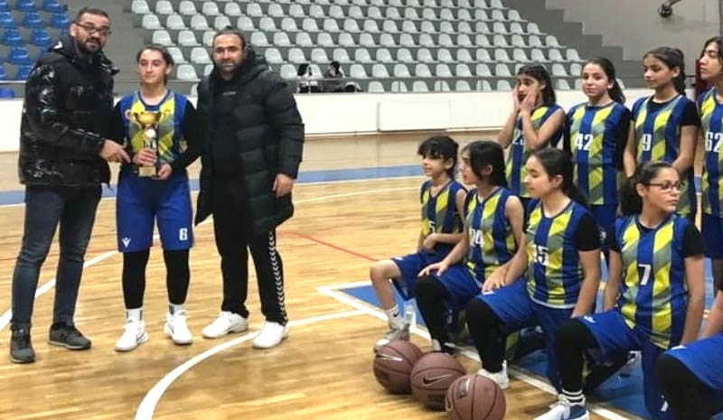 Bir şampiyonluk da kızlardan!