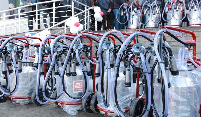223 yetiştiriciye süt sağım makinesi
