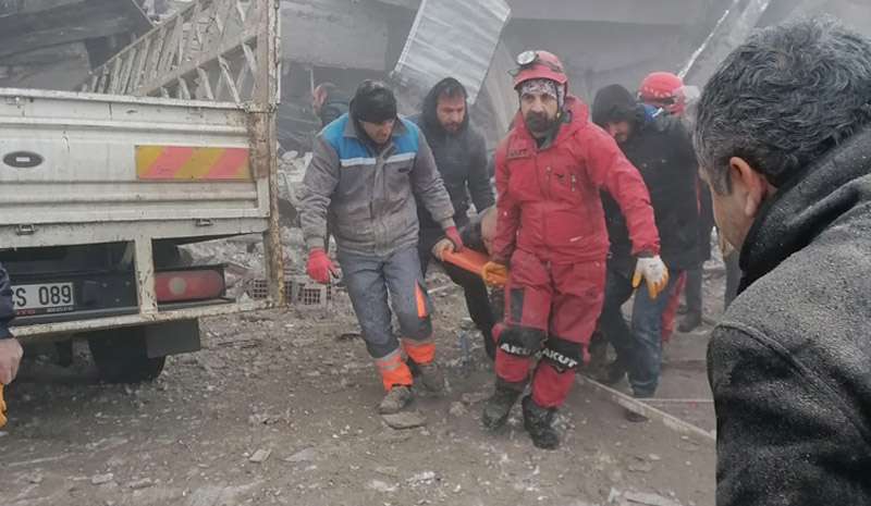 Bingöl`den kurtarma ekipleri deprem bölgesinde