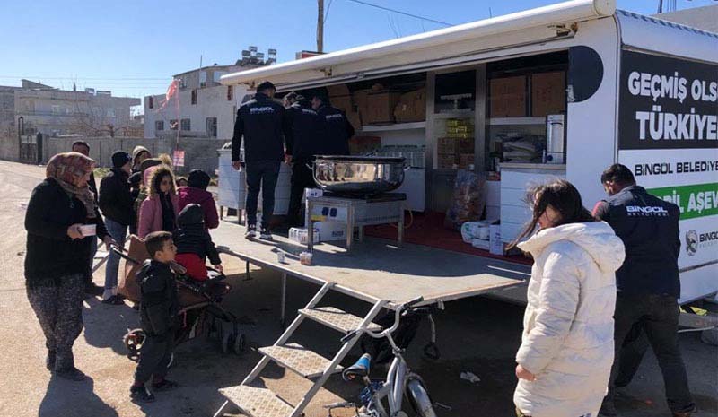 Bingöl Belediyesi`nden Deprem Bölgesine Mobil Aşevi