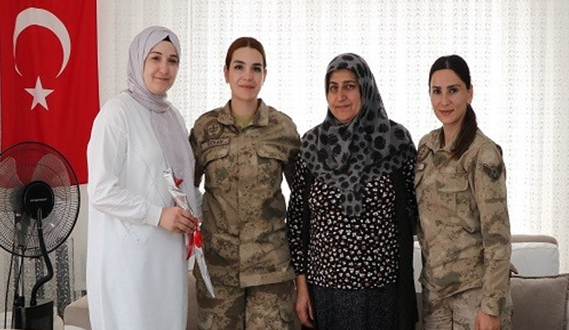 Bingöl`de Jandarma, Şehit Eşlerini Unutmadı