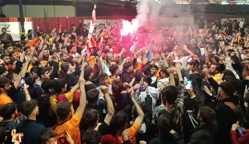Bingöl`de Galatasaray taraftarlarının şampiyonluk coşkusu!