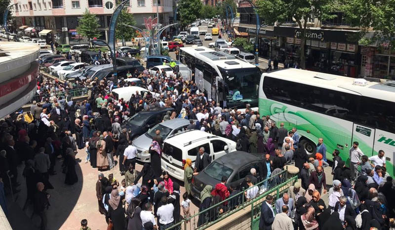 Bingöl`den kutsal topraklara gidecek ilk hac kafilesi uğurlandı