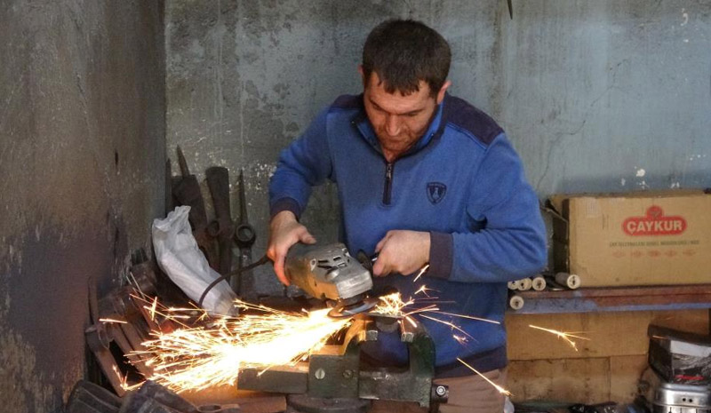 Bingöl`de demircilerin Kurban Bayramı mesaisi