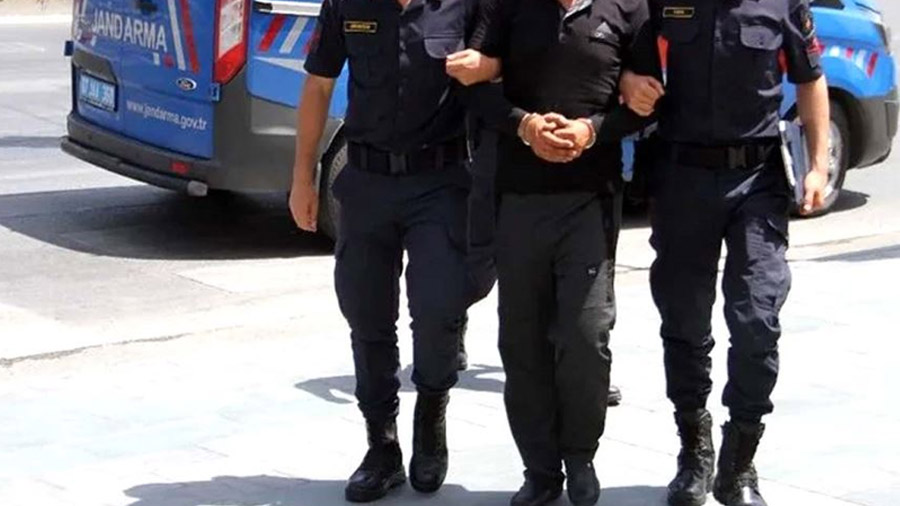 Bingöl`de Jandarma, 25 yıl kesinleşmiş hapis cezası olan şahsı yakaladı